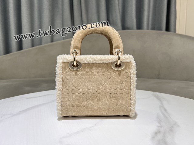 Dior专柜新款Lady女包迪奥高仿原单三格Lady Dior手袋米色绒面革米白色羊皮革皮毛一体 djfk1484